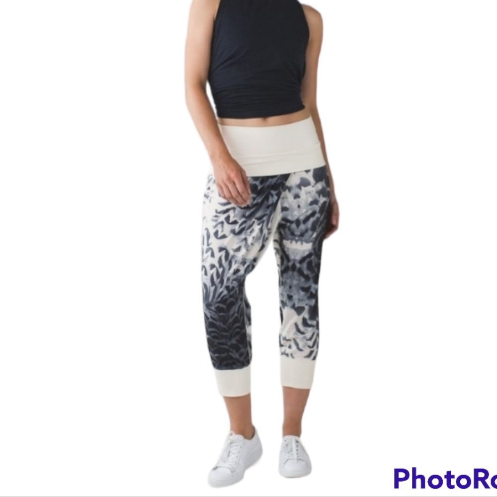 Lululemon Dance To Yoga Angel Wing Pant Ultra Light Luxtreme size 8 Joggers